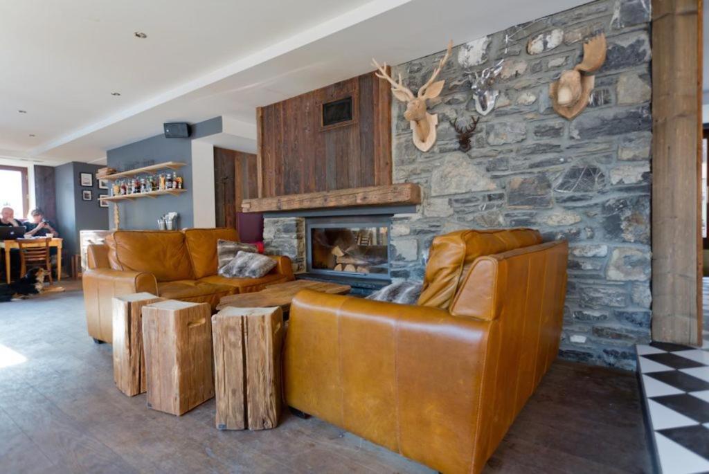 Hideout Lodge *